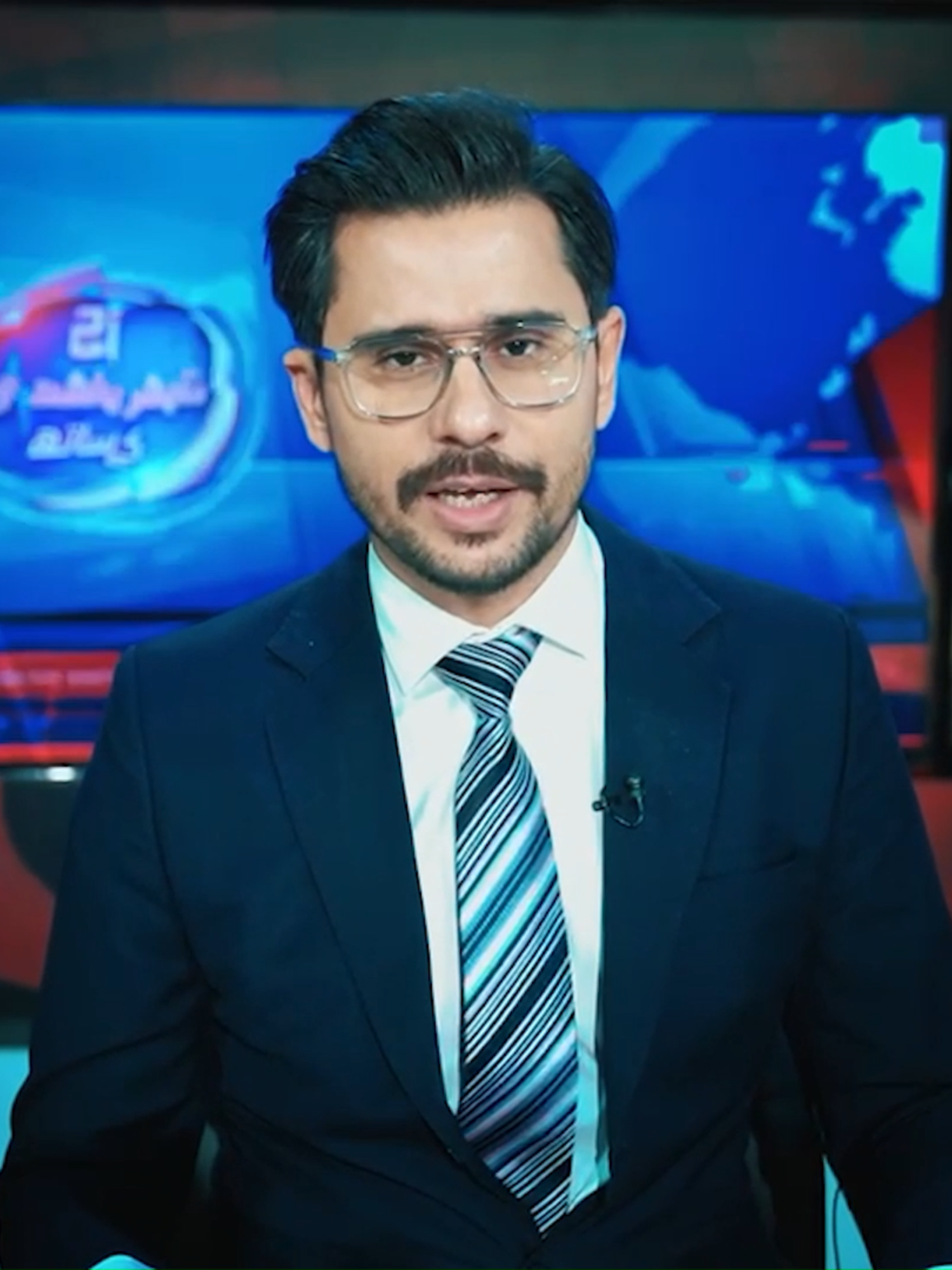 تابش ہاشمی نے شاہ زیب خانزادہ کی سیٹ سنبھال لی۔۔۔ دیکھئے بہت جلد صرف جیو نیوز پر #GeoNews #WhatToWatch