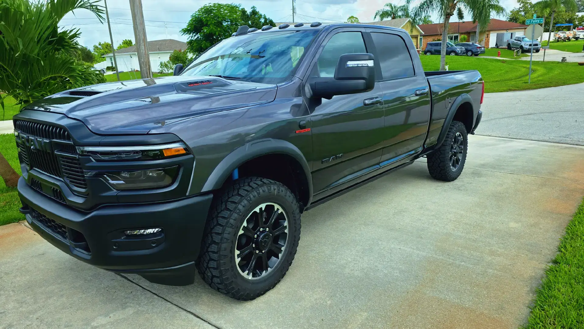 with the cummins 6.7 turbo diesel and 20k lb towing capacity should tow the boat nicely