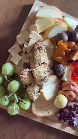 Every Sunday this charcuterie board is out 😌 #charcuterie #charcuterieboardsoftiktok #tiktokshopfalldealsforyou 