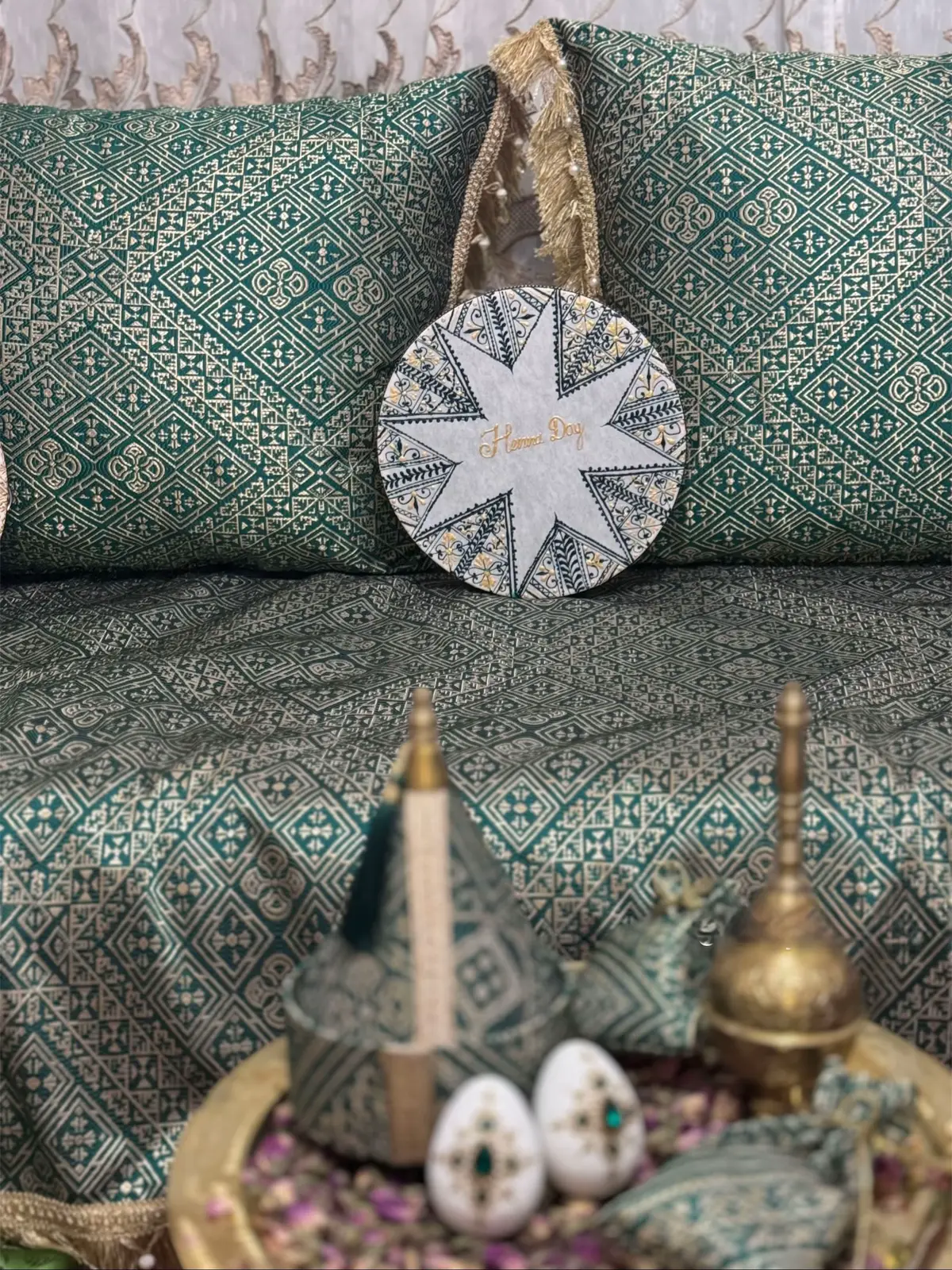 🎉 Prépare ton henné avec style ! Découvre mes bendir décorés, parfaits pour sublimer ta cérémonie 🌙 📦 Disponibles dès maintenant et envoie dans toute l’Europe — envoie un message pour commander 🤍 Magnifique gelsa fassia de chez @Layali zina 🇲🇦 #bendir #henna #mariage #mariage #adjoun 