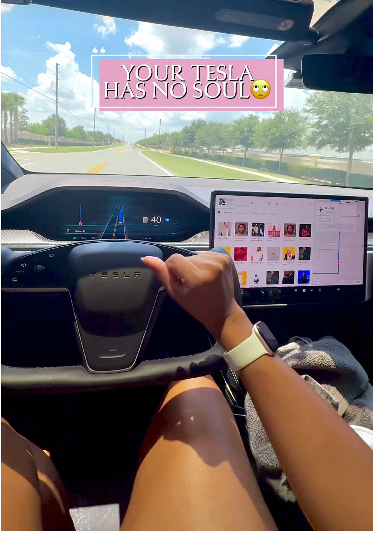 I’m going to stick beside her! I love how Midnight can steer, accelerate, brake, change lanes, and obey traffic lights by herself.🥰 🖤 #modelxplaid #phreshotp #teslaplaid #teslaplaidtok #teslacheck 