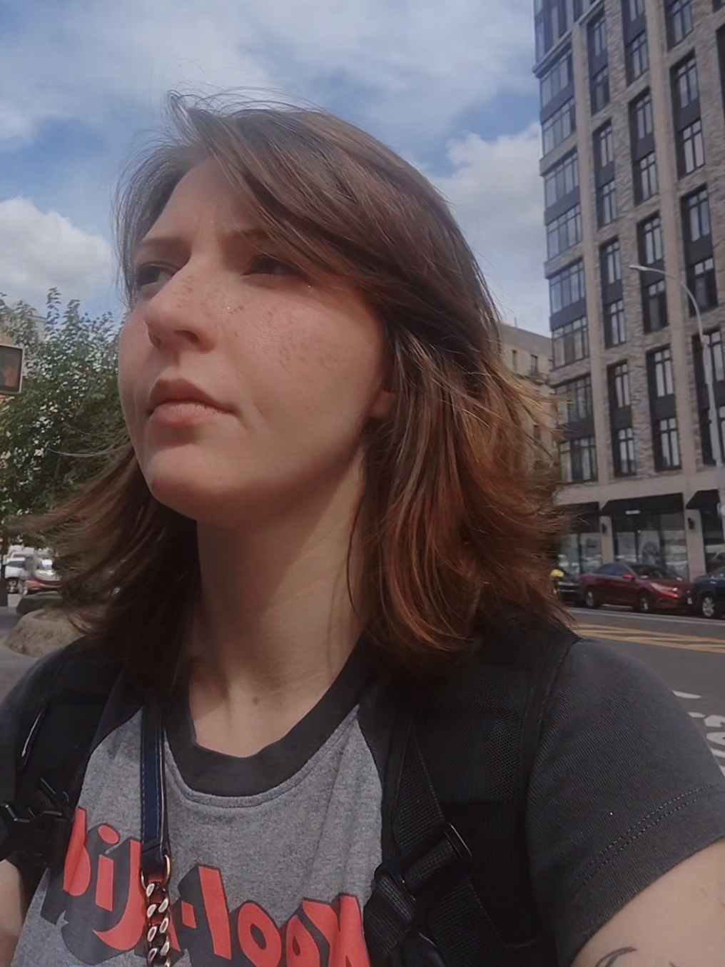 I'm a background actor of course I took out all my piercings and dyed my hair brown ✨🦎😺☠️🍼👻📸🩷⚡  NOTE: if you want to be a BG actor you don't have to do this it just helps you be able to book a lot of different types of roles & not be typecasted #backgroundactor #nyclife #acting #nycgirl #actress 