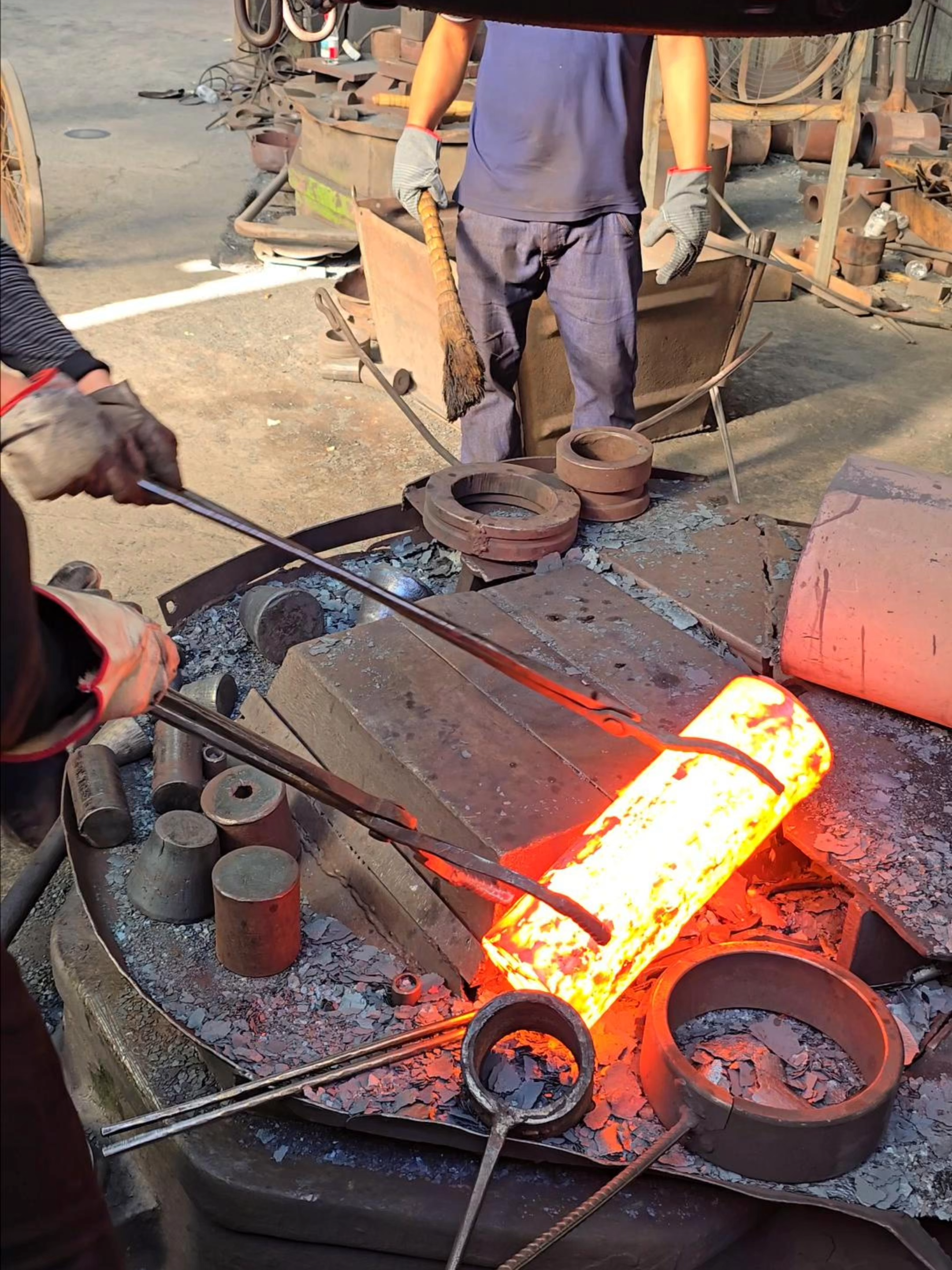 Inside the factory Forging Plant — Workers Battling Extreme Hea #blacksmith #forging #process #factory #manufacturer