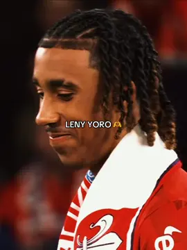 Leny Yoro kicks off Lille ⚡️ PSG  #Sportstiktok #Ligue1Mcdonalds #Ligue1 #LOSC #LenyYoro 