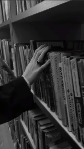 Books... #fyp #viraltiktok #books #viralllllll #foryoupage 
