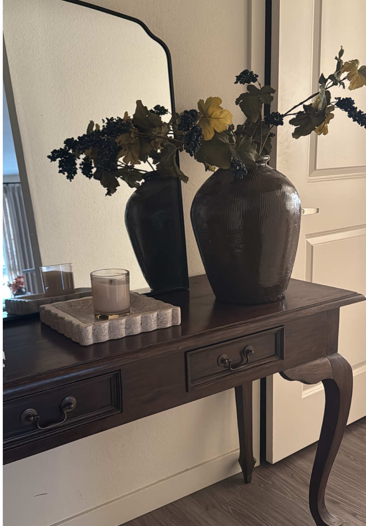 Help me decide 😭🤎 #homedecor #vintage #entrywaydecor #homestyle #homeaesthetic 