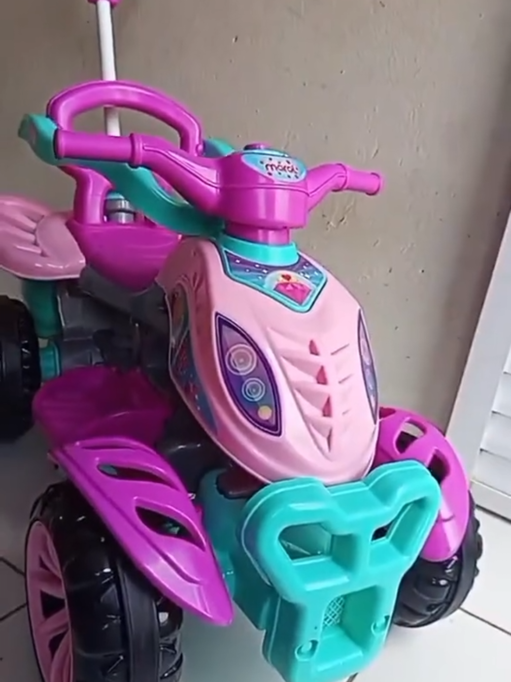 Carrinho de Passeio e Pedal Maral Quadriciclo Lady Star 30kg #carrinhodepasseioinfantil #carrinhodepasseiobebe #quadricicloinfantil #carrinhodepasseio 