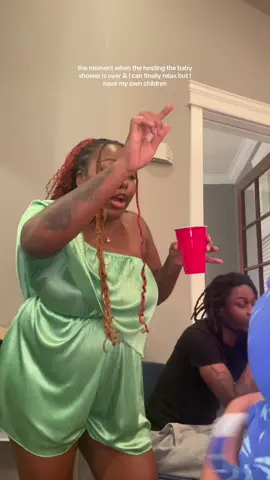 Lorddddddd just trying to drink my strawberry Fanta in peace 😩 