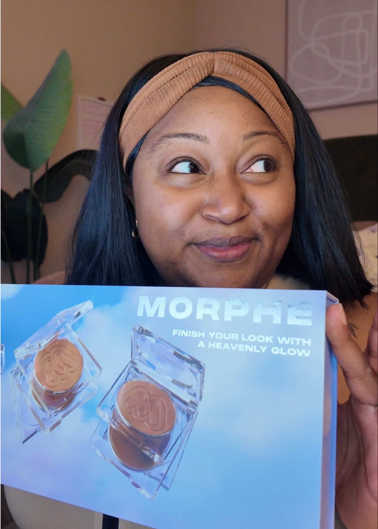 Excited to review the new cloudlight soft glow powder 😊 thank you @Morphe Cosmetics ! #makeupreview #prunboxing #makeupswatches #makeup #affordablemakeup 