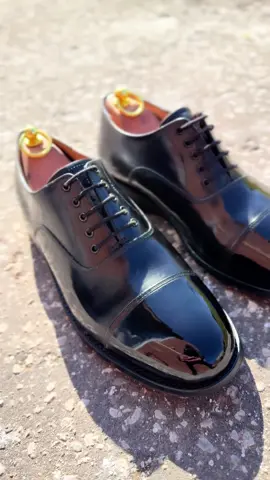 Don’t leave it too late to get parade ready for November 💂🫡 #shoeshine #mirrorshine #shinewithsaphir #cadets #asmr 