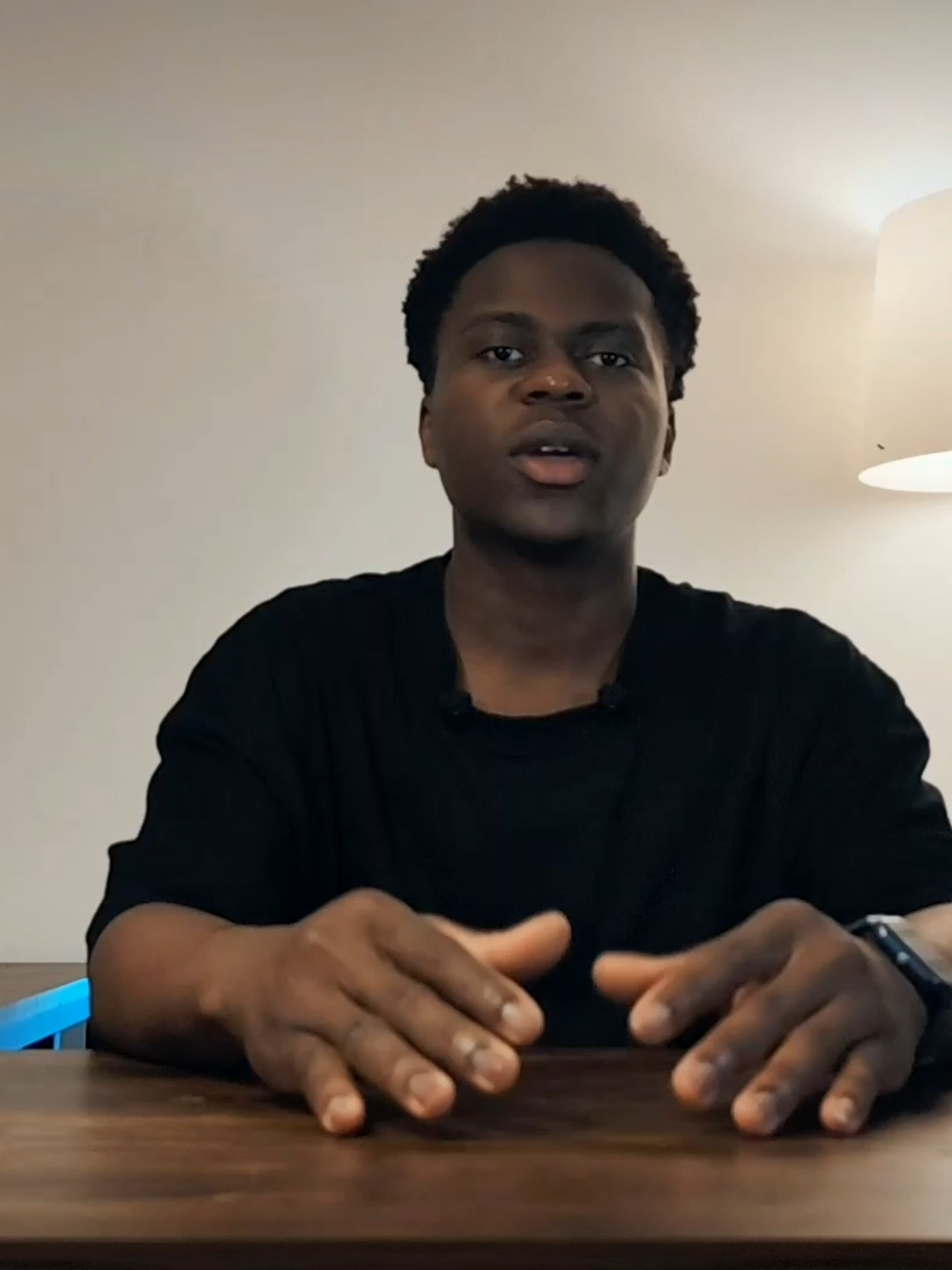 DEVIENS RICHE AVEC DU SAVON 🧼 | Le Business Ultra-Rentable à lancer avec 100 000 FCFA  STOP !  Ne jetez plus l'argent par les fenêtres ! Vous cherchez une idée de business simple, ultra-rentable et qui ne demande presque aucun capital ? Dans cet épisode, je vous dévoile le secret d'une activité qui ne connaît pas la crise en Afrique : l'amélioration et la vente de savon !  Avec seulement 100 000 FCFA (environ 150€), je vous montre comment transformer un savon de base en un produit de luxe, personnalisé et enrichi (karité, huiles naturelles, curcuma...), que vous pouvez revendre jusqu'à 10 fois son prix d'achat.   Au programme de cette vidéo : Matériel à Acheter : La liste exacte du matériel nécessaire avec un budget de 100K FCFA.  Procédure Complète : Râper, fondre, colorer, parfumer et mouler. Je vous montre les étapes pour un résultat professionnel.  Stratégie Client : Comment trouver vos premiers acheteurs (marché, réseaux sociaux, partenariats).  La Rentabilité CHOC : Je vous prouve par les chiffres comment atteindre 14 000 FCFA de bénéfice par jour en vendant seulement quelques savons.   On continue la conversation ! Dites-moi en commentaire : Quel savon aimeriez-vous améliorer en premier (Karité, Miel, Curcuma) ? Partagez vos idées !  Si cette vidéo vous donne la motivation de vous lancer, Laissez un LIKE et Abonnez-vous à la chaîne pour ne rater aucune de nos analyses business !  #busines facile afrique, #idée business 100000 fcfa, #business rentable afrique, #vente de savon, #fabrication savon artisanal, #savon enrichi, #devenir riche avec le savon, #business plan afrique, #smallbusiness #business ideas, #comment, #faire du savon maison, gagner 15000 fcfa par jour
