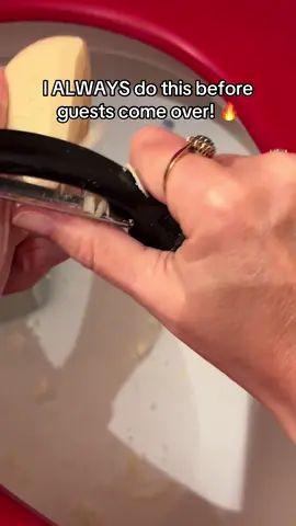A simple cleaning trick that keeps everything fresh longer 🤫 Why didn't I know this bathroom hack before? ##homeideas #LifeHack #cleaninghacks #bathroomhack #hack 