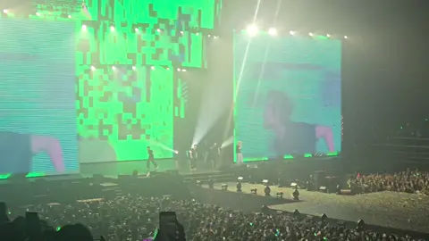 #CapCut #enhypen #wtl #walktheline #wtlsingapore Enhypen Walk The Line - Singapore D3 Encore segment! We got to do fan chant 2x🥰🥰🥰