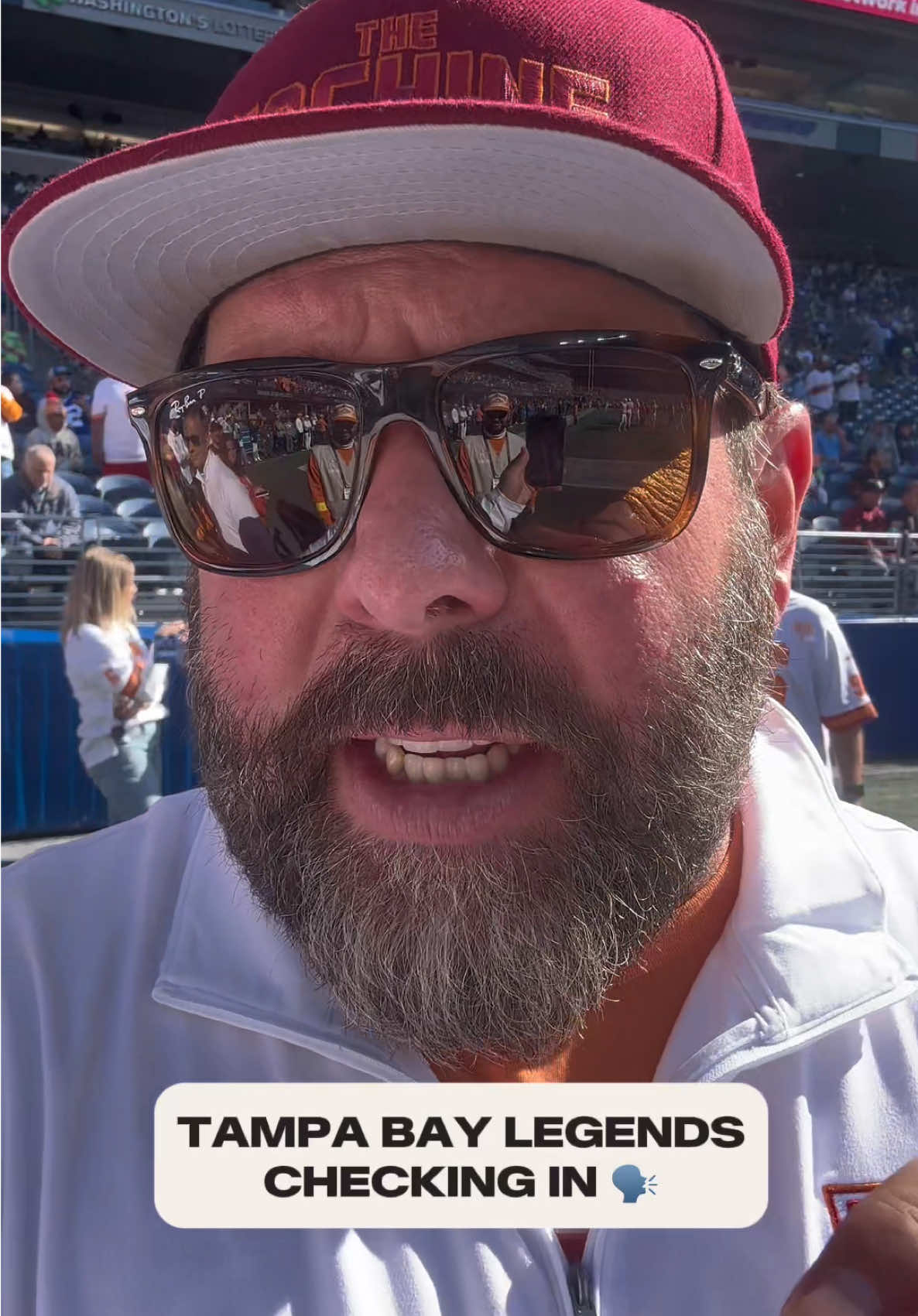 @bertkreischer and Mike Alstott are out here in Seattle with the Krewe 👏 #bertkreischer #mikealstott #buccaneers #nfl #football 