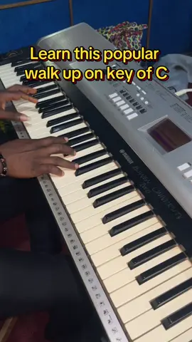 Piano walk up on key C. #pianotips #pianotutorial #piano #talkmusic #walkupsong 