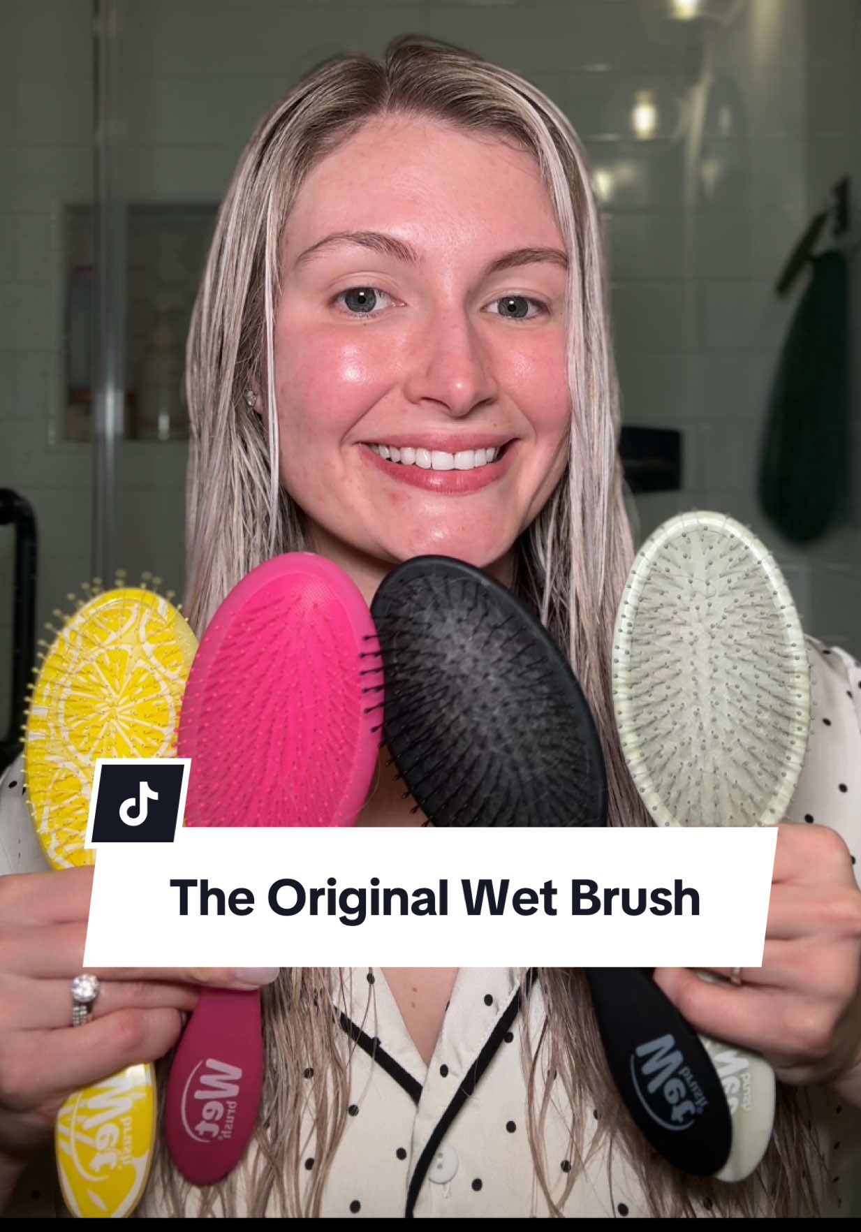 Meet your new favorite detangler 💕  @The Wet Brush in Frost Pink glides through wet or dry hair with zero pulling — leaving it smooth, shiny, and frizz-free 💁🏼‍♀️ #wetbrushpartner #TheWetBrush  #HairCare  #DetanglerBrush #FrizzFreeHair 