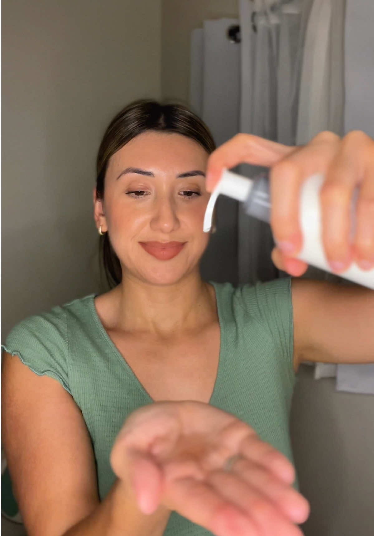 If you are not double cleansing what are you doing?!? 😅 this precleanse oil is AMAZING!! Removes your makeup instantly I make sure I do this first especially after wearing makeup and then I follow with my Dermalogica cleanser!#dermalogica #precleanse#nighttimeroutine #skincareroutine #skincare 