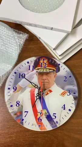 🇨🇱 El reloj que todos los chilenos de ❤️ deberían tener en su casa. 🔝 Encarga el tuyo antes que se agote.   🙏Gracias por su preferencia.🙏 Pinochet   #siemprehayunchileno #Cadem #MesaCentral #onlyfama