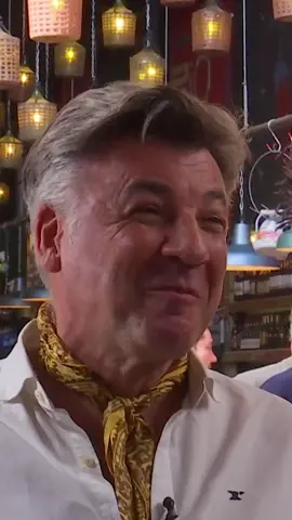 Afinando el paladar antes de El Internado 👨‍🍳 Yann Yvin fue invitado a probar uno de los platos más tradicionales: 