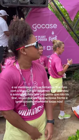 logo em seguida com uma blogueira e a namorada de um cara importante daqui do Ceará💸 ela tirou sem pestanejar e novamente disse pra gente se afastar pq ela não ia tirar 🤡 #guudrun 