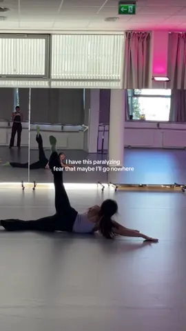 A dancer’s job is to make it look easy even when it’s the hardest thing in the world.  #dancersoftiktok #dancerlife 
