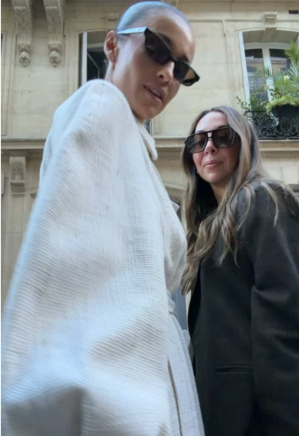 Energy is HIGH #paris #StreetStyle #fitcheck 