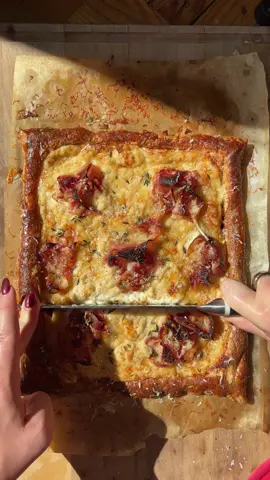 Working on my winter body one slice of Croque Monsieur puff pastry at a time 🙂‍↕️  #croquemonsieur #puffpastry #bechamel #easyappetizer #comfortfood 