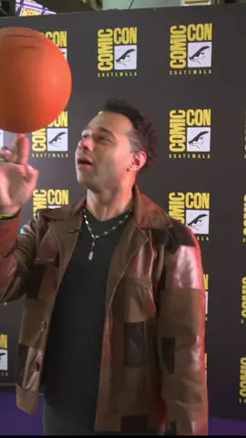 🔥 ¡La cancha del fandom está encendida en Comic-Con Guatemala 2025! Corbin Bleu llegó para demostrar que el espíritu de High School Musical sigue 🏀🎶 🎟️  📲 ENTRADAS A LA VENTA EN TAQUILLA   📍 Comic-Con Guatemala 2025 🗓️ 4 y 5 de octubre 📌 Parque de la Industria Salón 9 / Área 8-9 / Salón 8 🕘 De 9:00 am a 8:00 pm  #ComicConGT2025 #guatemala #Geek #cine #anime  