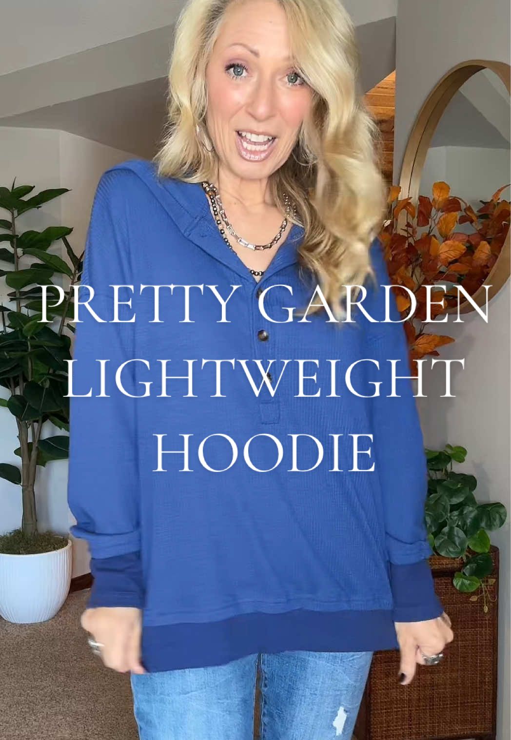 #OversizedHoodie #FallStyle  #FallFashionFinds #ComfyAndCute #LightweightHoodie 