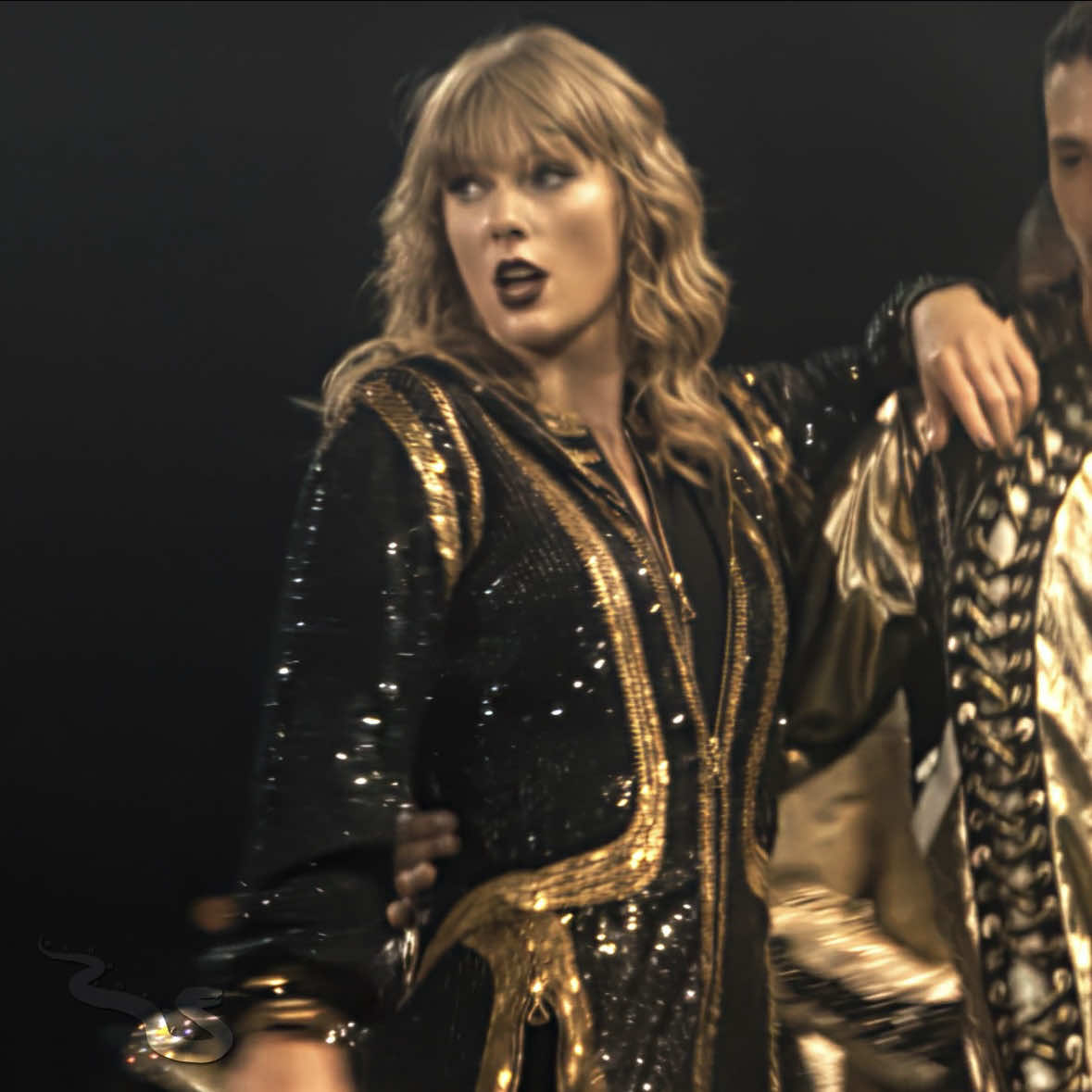elizabeth taylor | someone tag the tc please | #taylorswift #taylorswiftedit #thelifeofashowgirl | scp: swvetenerscenes ac: me dt: @Kris 🍋 @pearl⸆⸉ @☆•мια•☆ᵗˢ @K-9 Joey @Jen @⋆˙⟡keke⸆⸉ @b3nsonii @may🦎 ⸆⸉ @Lena⸆⸉🫐 @anglicvs⸆⸉🦢 @alice💌⸆⸉ @lara @⋆˚࿔ ivy 𝜗𝜚˚⋆  taylor swift the life of a showgirl new album