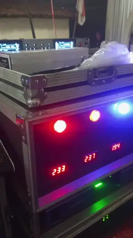 sudah pernh paracaran dengan operator belum dek.. jangan ya dek. karena kamu bukan saingan dengan waktunya tapi jg kamu saingan dengan kerjaannya