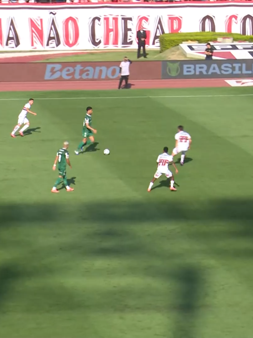 VIRADA HISTÓRICA DO PALMEIRAS NO MORUMBIS! - São Paulo 2 x 3 Palmeiras  Em um jogo que parecia tranquilo para o São Paulo, que vencia por 2 x 0, tudo mudou rapidamente. Palmeiras foi buscar a virada no segundo tempo e venceu no Morumbis. Confira os melhores momentos! #FutebolBrasileiro #BrasileirãoBetano #tiktokesportes #saopaulo #palmeiras