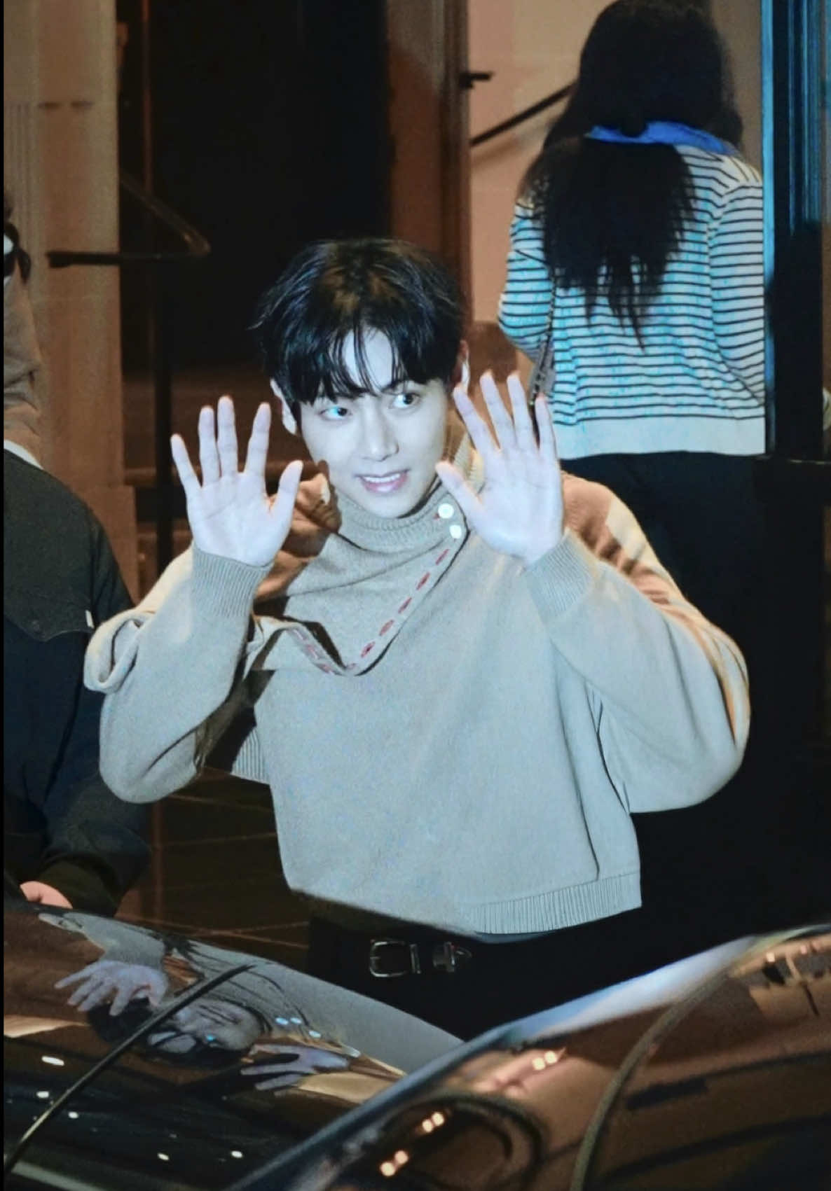 V (@thv) spotted after the @celine fashion show in Paris ✨ 📍 Paris, 5th of October 2025 🎥 @grandistudio (All rights reserved) #taehyung #BTSV #celine #thv #kimtaehyung  