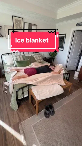 This cooling ice blanket is so neat! #iceblanket #tiktokshopfalldealsforyou #giftidea #coolingblanket #coldblanket 