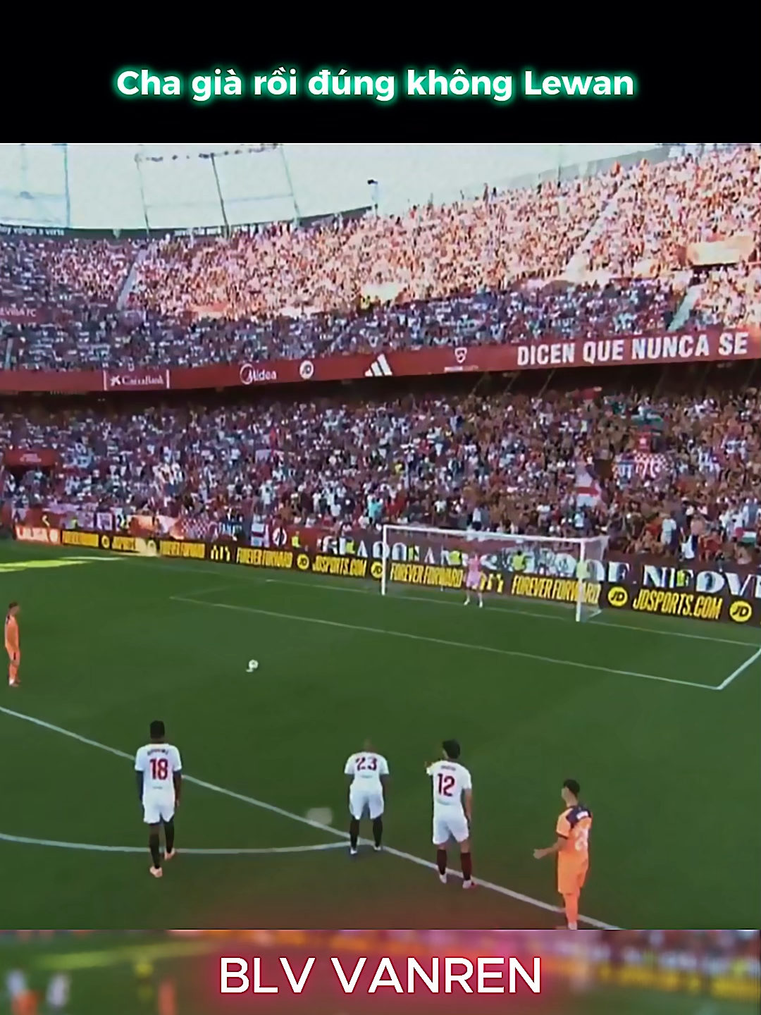 Cha già Lewan sút thế thì chịu thua#fyp #bóngda #highlight #barca #lewandowski