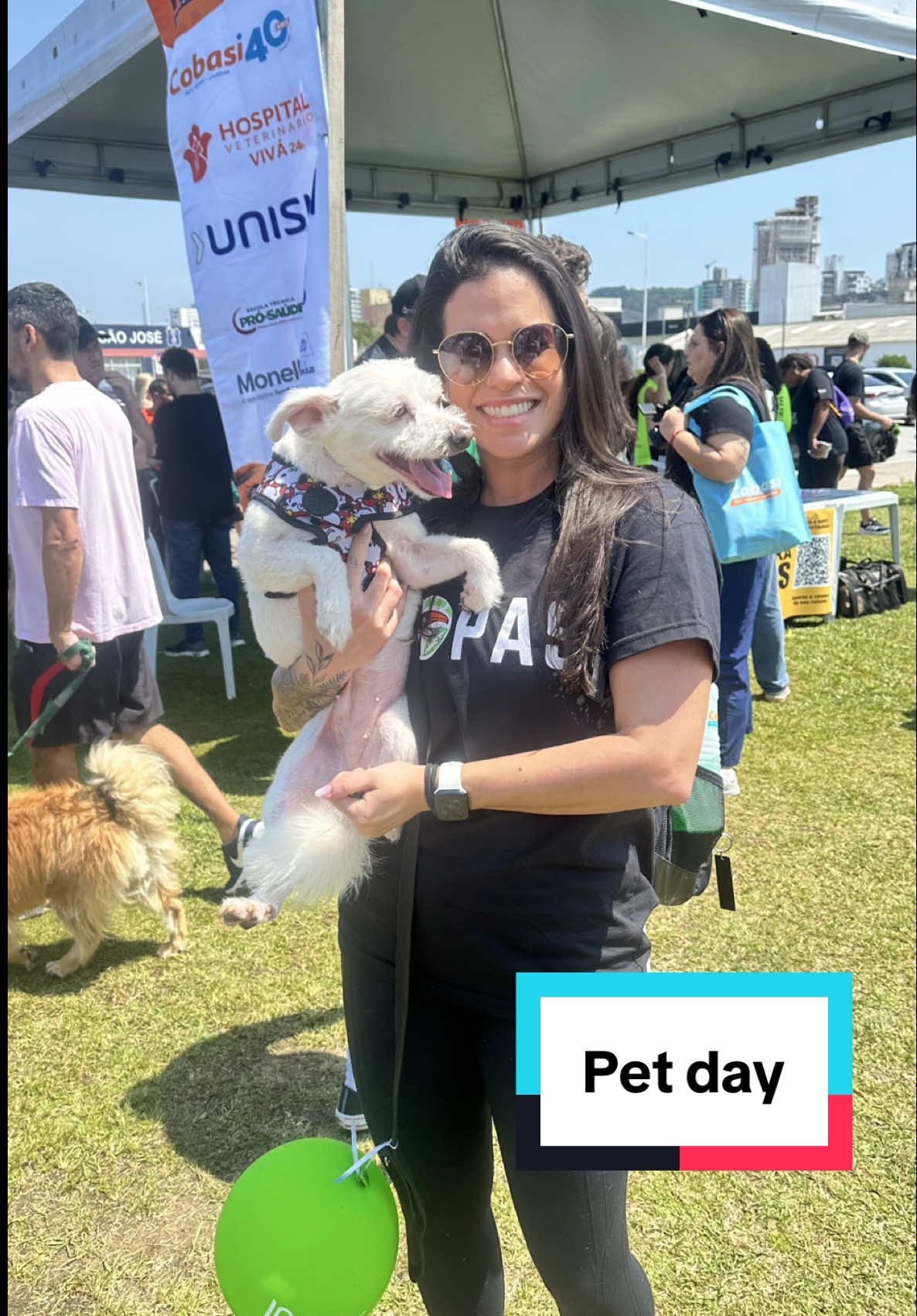 Band PetDay 🐶 ❤️ Oi mores, a @unisul.oficial , em parceria com a BAND FM, realizou o Band PetDay, uma grande Cãominhada na Beira-Mar de São José, reunindo alunos, professores, veterinários e a comunidade em um momento de aprendizado e integração. O evento contou com a participação de diversos patrocinadores que proporcionaram brindes e experiências especiais. Também estiveram presentes animais disponíveis para adoção, reforçando a importância da conscientização e do cuidado responsável com os pets. E como sempre, nossa diva Shai representou a família com seu jeito dócil e carismático.  Boa semana a todos.  Beijos de luz 💡 🐱 @larissanamedvet  #gato #gatos #Vlog #fyppppppppppppppppppppppp 