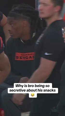 The way he looks around 😅 #cincinnatibengals #detroitlions #mysterious #NFL 