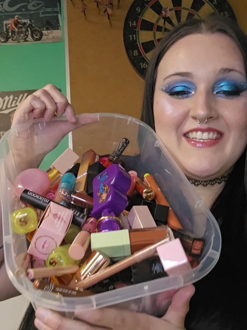Who wants a lippie video? #lipgloss #lipstick #lipstain #lipcombo #lipliner 
