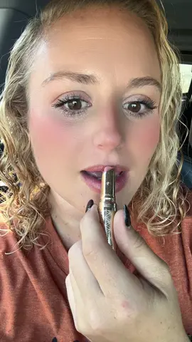 Soft, glossy lips without the sticky mess ✨ The Lip Comforter Lipstick hydrates like a balm, shines like a gloss, and feels like a dream. Perfect for your everyday glow or that effortless “no makeup” look 💄💫 ⸻ 🔥 Hashtags: #LipComforter #LipComforterLipstick #NaturalGlowMakeup #EverydayLipstick #GlowyMakeupLook 