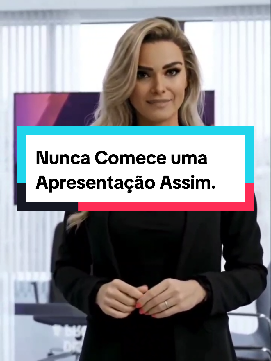 “Nunca Comece uma Apresentação Assim” 👉 90% das pessoas começam o discurso do jeito errado — e perdem a atenção logo nos primeiros segundos. Se você começa uma apresentação dizendo “Obrigado por estarem aqui”, já perdeu metade da atenção da plateia. O cérebro humano decide em menos de 7 segundos se vai te ouvir ou te ignorar. Agradecer é educado, mas não é impactante. Comece com uma frase que provoque, uma pergunta forte ou uma história rápida. Depois que o público estiver conectado, aí sim, agradeça. 🎤 Fale com autoridade, naturalidade e presença. Sou Elena Van, consultora motivacional, e te ensino a dominar a comunicação desde a primeira frase. 💬 Salve este vídeo e marque aquela pessoa que sempre começa a palestra agradecendo! 📲 Me siga para aprender a falar com confiança e prender a atenção de qualquer público. #ComunicaçãoEficaz #ApresentaçãoDeImpacto #Oratória #FalarEmPublico #ElenaVann 