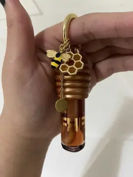 O poder do mel nos meus lábios! 💋 Brilho espelhado, cheirinho irresistível e lábios sempre nutridos. O LipHoney da Fran é simplesmente perfeito.  * #LipHoney  * #FranByFrancinyEhlke  * #GlossFran  * #FrancinyEhlke  * #glossdemel            