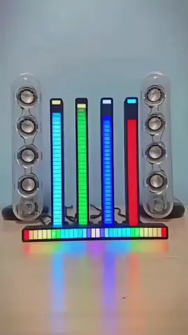 🔥 DEIXA A LUZ DANÇAR COM O SOM! 🔊💡 A Barra de LED RGB com sensor de som vai transformar seu setup, treino ou rolê em um espetáculo de cores! #BarraDeLedRGB #SetupGamer #LuzRítmica #DecoraçãoGamer #LedComSom    