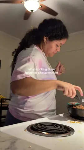 The best way to cook dinner am I right ❤️🫶🏼 #fyp #dinner #cooking #relatable #momcontent 