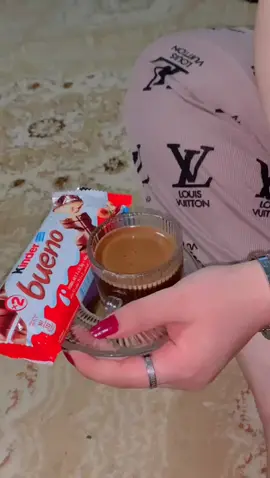 :القهوة هي المر الوحيد الذي نشربه بمزاجنا🤎💆‍♀️