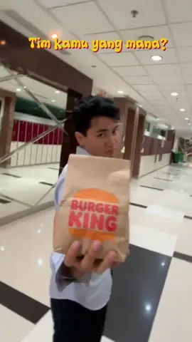 Lagi keracunan jingle Burger King B🔥🧀 Baru aja nyobain menu Hot & Cheesy terbaru dari BK — temen nongkrong di kampus jadi makin lengkap kalau ada ini. Wajib coba, guys. Gaskeun bikin versi lo, siapa tau jadi pemenang Rp100 JUTA 💸  @Burger King Indonesia  #BKHotandCheesyChallenge #BKHotandCheesy #bkhotandcheesyvirus 