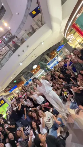 full of love🤍 Dog enjoy Pattaya Pet Fair #FCVIFxGulfFAM #gulfkanawut #gulfkanawut17 #gulfkanawuttraipipatanapong #Phiballs @Gulf Kanawut 