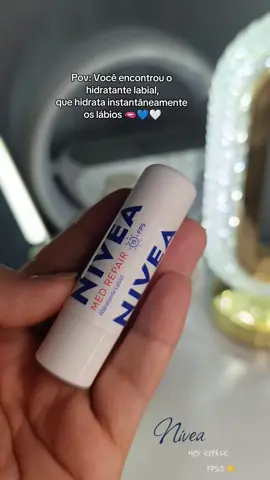 Nivea hidrante labial  Amo que hidrata rapidamente os lábios 🫦 💄 💙🤍 MED REPAIR  PFS 15 ☀️  @NIVEA Brasil @NIVEA #nivea #niveasun #niveabrasil 