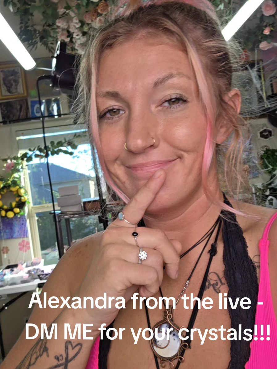 ALEXANDRA GIRLY IM CHANNELING YOU 🤣😭 #crystallivesales #crystaltok 