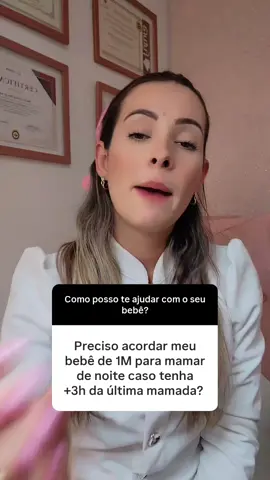 Muita calma nessa hora, mamãe 💛  Você não precisa acordar o bebê de madrugada para mamar, mesmo que já tenham se passado 3 horas. Após os 10 primeiros dias de vida, o risco de hipoglicemia é praticamente nulo, desde que o bebê seja saudável e esteja ganhando peso adequadamente. Se durante o dia ele mamou bem, teve um bom aporte energético, calórico e glicêmico, o corpo dele vai conseguir manter o equilíbrio durante o sono noturno. É nesse momento que o bebê cresce, descansa e consolida o desenvolvimento. Então, se o seu pequeno está tranquilo, dormindo bem e mamando com qualidade durante o dia, pode deixar ele dormir à vontade à noite. 🌙 O descanso também faz parte do cuidado! 💤 #SonoDoBebê #Amamentação #MaternidadeReal #Pediatria #CuidadosComOBebê