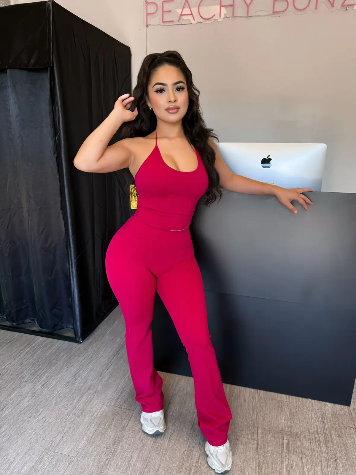 Slaying this Sunday fit 😍🔥 🔎: Impulse Halter Top 🔎: Impulse Flare Leggings #GymTok #gymoutfit #gymootd #gymgirlies #cutegymclothes 